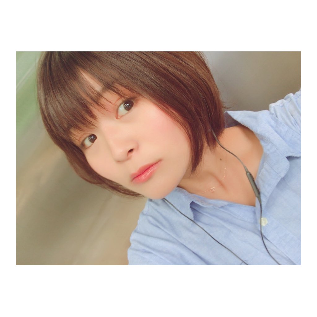 綾部リサ 全体に少しパーマもいれて さよなら前髪ワンレーン 夏らしく軽くなった