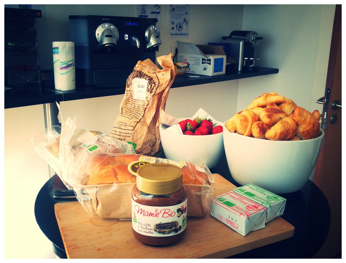 RoyReve's tweet photo. Petit déjeuner #bio @mc2i_Carrieres pour la #SEDD2017 #DeveloppementDurable. #convivalite https://t.co/qIpLTpSLiG