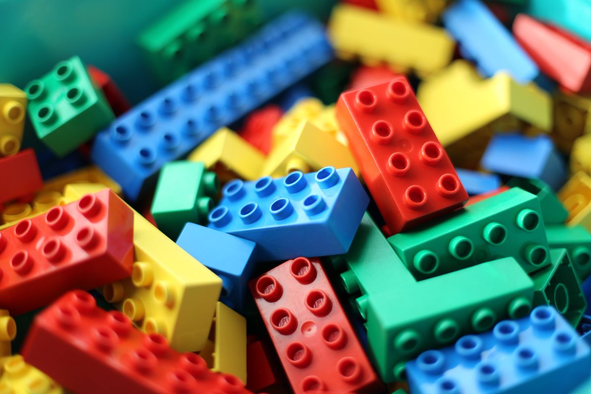 Today at #Littlemoor Library: LEGO! No need to book...just turn up (2.30-4pm) #familyfun #halfterm