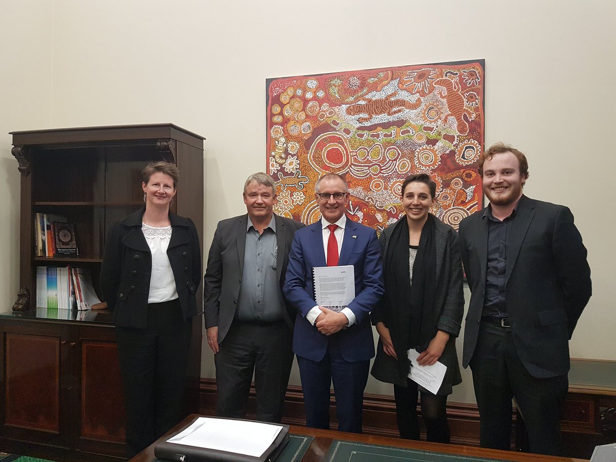 Solar4PtAugusta's tweet photo. Great to meet @JayWeatherill with petition of 7000+ South Aussies supporting #solar4ptaugusta ahead of govt decision within months #saparli https://t.co/eF81SnVd0j
