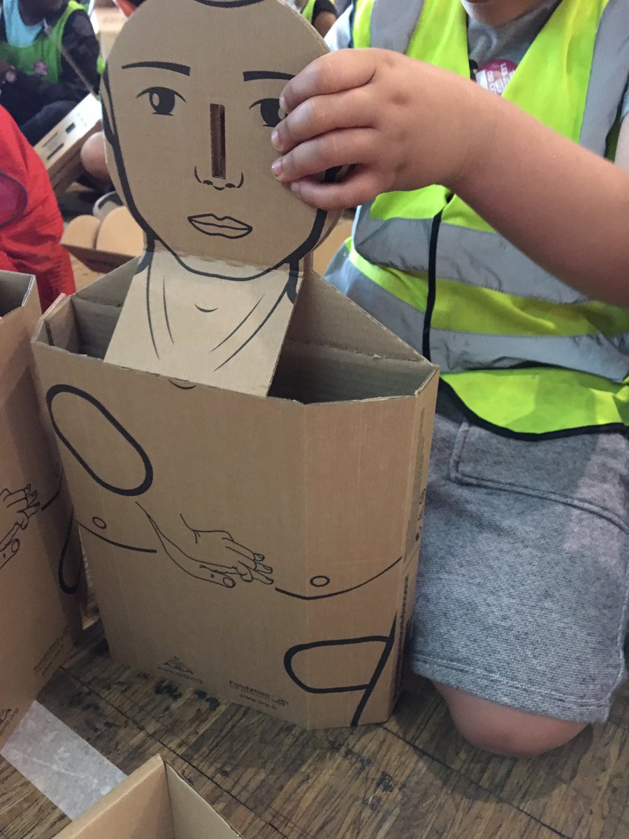 cm1cm2Jomard's tweet photo. Atelier montage de bob. #touslesjeunesontducoeur #secourisme https://t.co/nIfQAqw3FJ