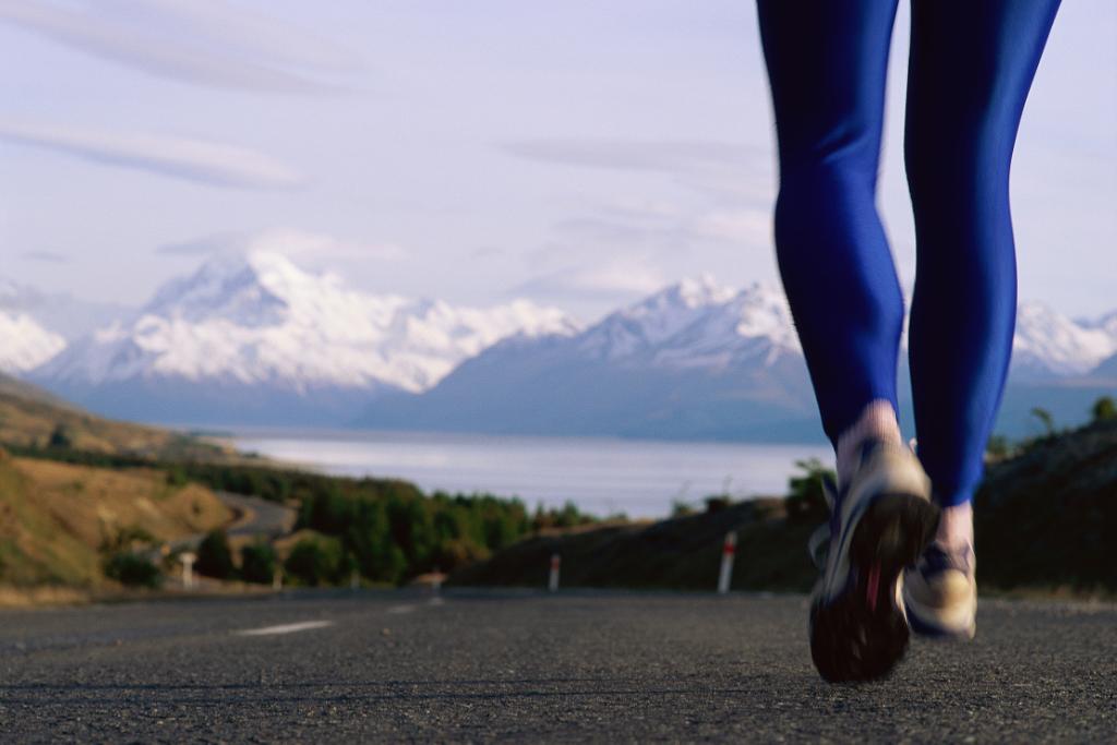 runnersworld's tweet image. Are you more likely to get injured based on your foot type? spr.ly/60168YTTg