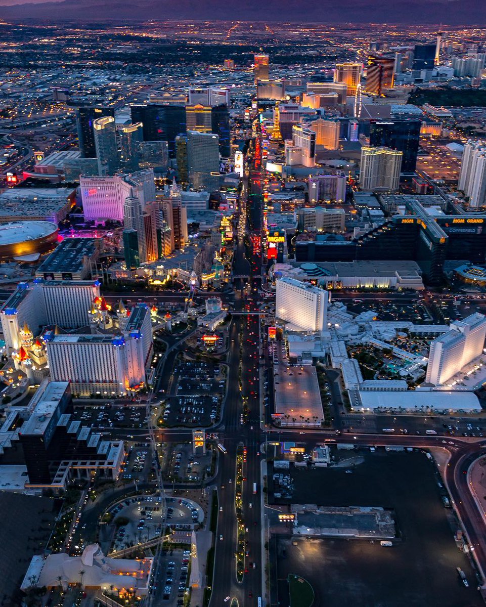 LasVegas_'s tweet photo. Retweet if you LOVE LAS VEGAS!😍
➡️https://t.co/Qd2NYfLdYZ https://t.co/rLJlojJi9B