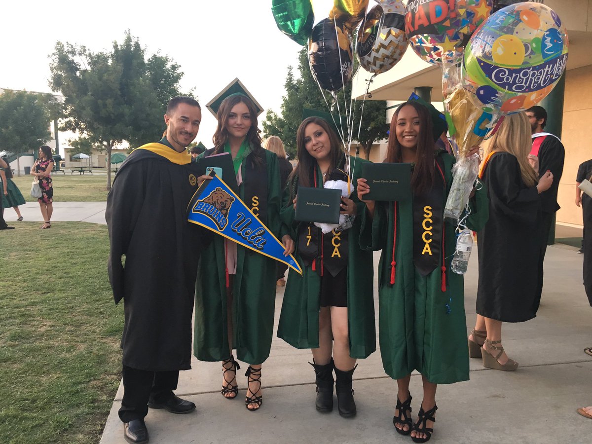 cjvanni's tweet photo. Congrats to our 2017 seniors. You've come so far & accomplished so much. I can't wait to see you change the world #sccarocks #bsdpride https://t.co/hfRJit6zTS