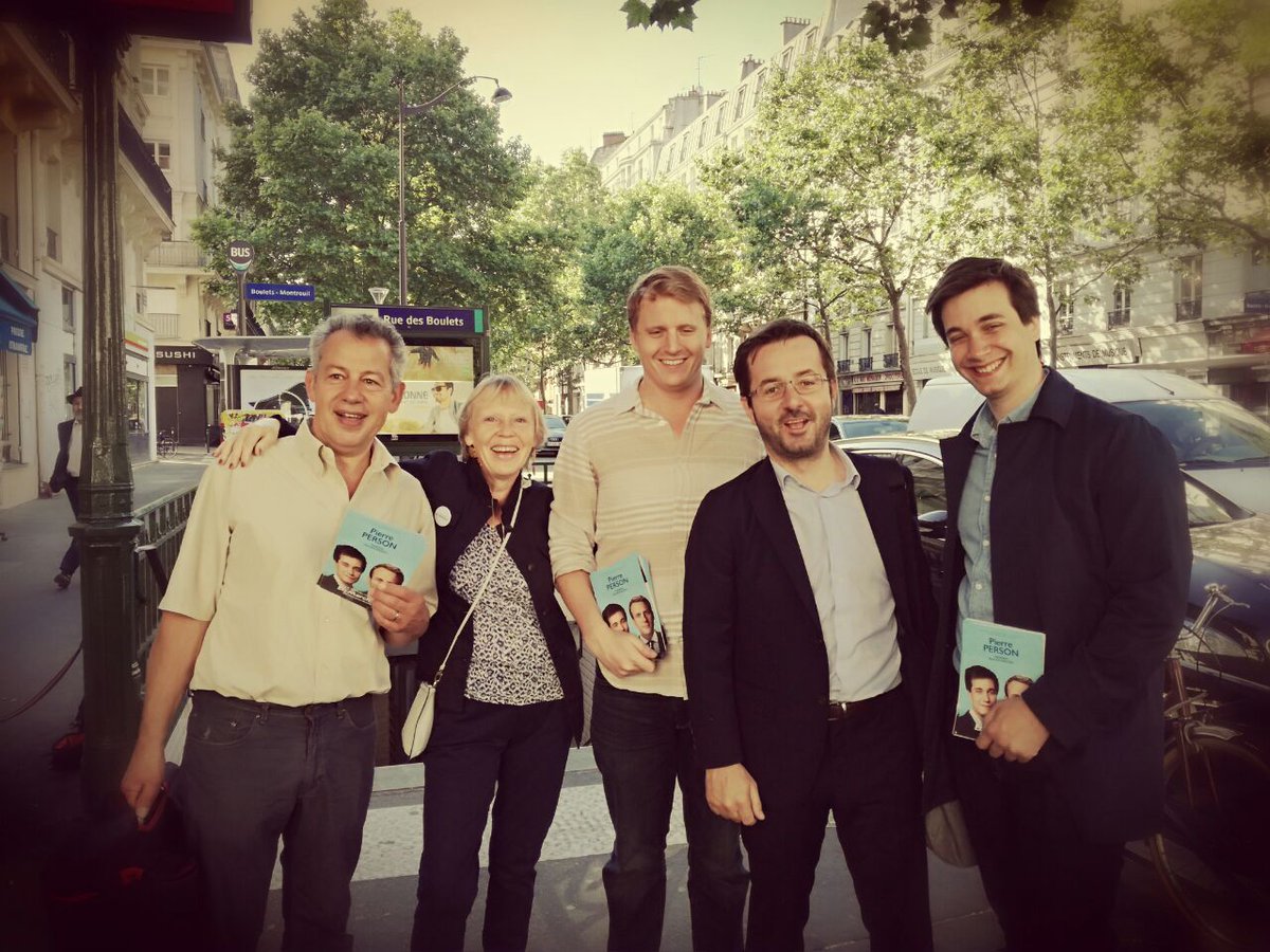 RE_Paris11's tweet photo. Nos #carburants ce matin : 1) #renouveau incarné par le duo @Pierr_Person/@bouchranazzal 2)  volonté d'une majorité #EnMarche pr la #France https://t.co/nDvFf1bjIa