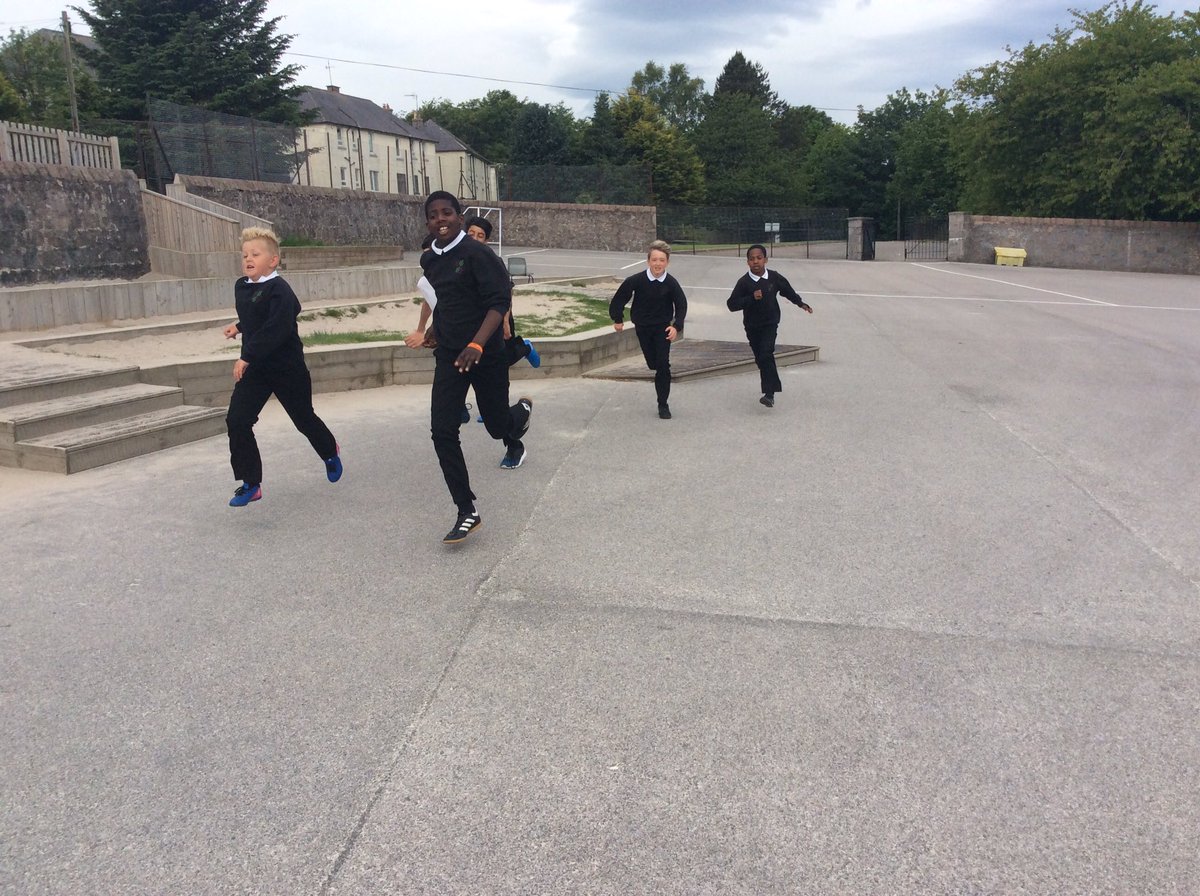 P7Room14's tweet photo. Zooming round the daily mile! Great start to the day. @woodside_school @_thedailymile https://t.co/foGQ3kL9fQ