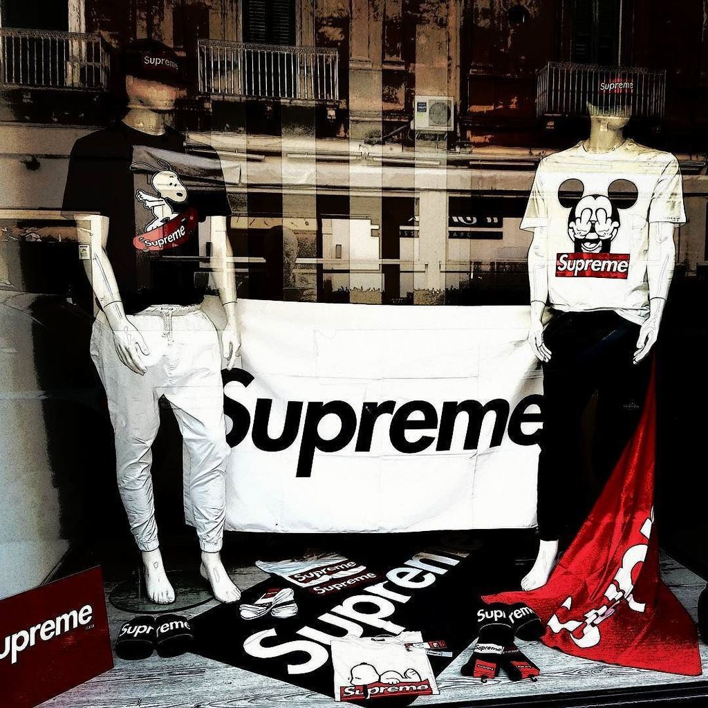 Suite54Taranto's tweet photo. My Instagram: https://t.co/zuXiAjhgs8 #supremeitalia #nowinshop #tshirt #mickey #snoopy #bagpack #towels https://t.co/ostfWotFJ4