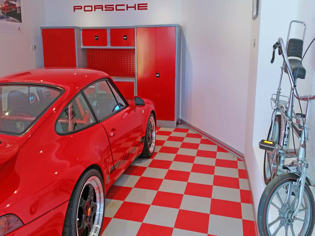 Car by #Porsche;
#Garage furniture by <a href="/garageikon/">garage ikon</a>:

#TurboTuesday