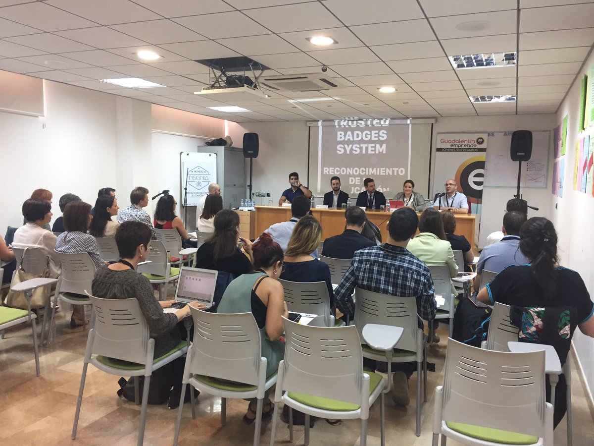 CazallaIntercul's tweet photo. Empezamos las jornadas de #trustedbadges junto con @GuadalentinEmpr @juventud_Lorca y @IJMurcia. Aprenderemos mucho!!! #erasmuspluses https://t.co/FW1FH5OTpz