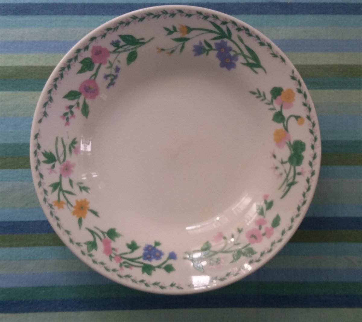 gabriellehoad's tweet photo. Eat dinner with artists, keep the plate. Thank you so much @_jasleenkaur_ @Domfromluton #glutonintolerance #englishdinner #langar https://t.co/FvdtLu0jFV
