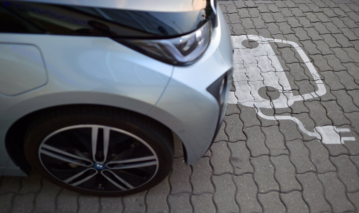 lecho's tweet photo. #Lampiris se jette dans la bataille de la recharge électrique à domicile https://t.co/sg1V3jO2ah #VoitureElectrique via @E_Benji @lampiris https://t.co/ze19obpR3i