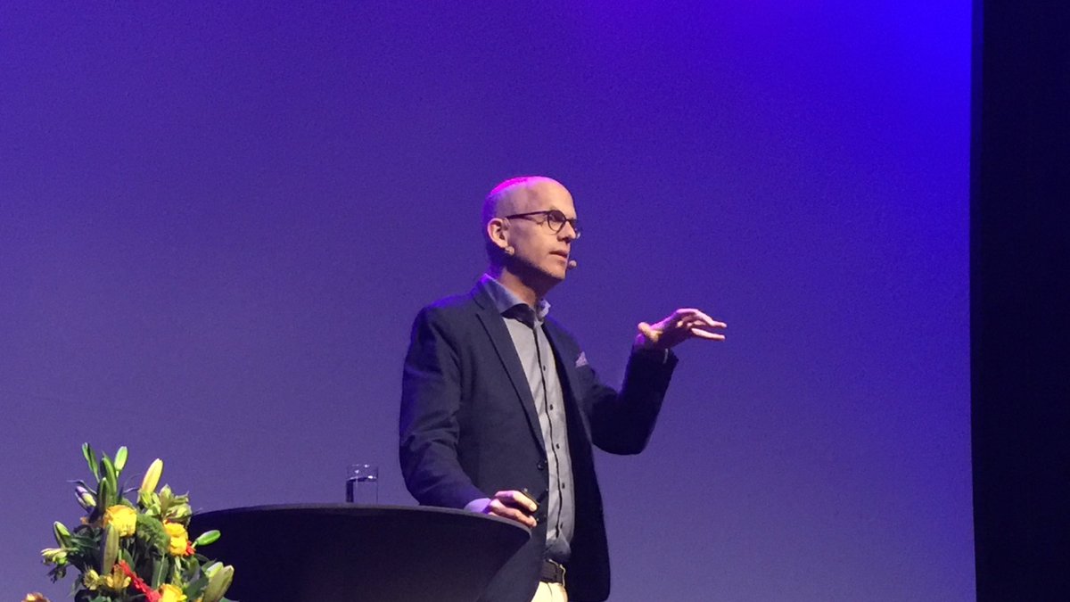 inttrsk's tweet photo. #FinDig17 @andreasekstrom minner oss på at - "integritet er en lyx for de som har råd" Bekymring for de som jobber med sårbarhet/sikkerhet https://t.co/faute676iM