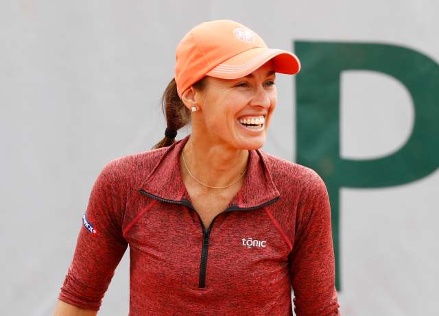martinahingisCH's tweet photo. #RG17 #RolandGarros2017 are you ready for support #martisha today 😍😍 on the court 14 last match hingis/chan - broady/Sanchez 
@mhingis https://t.co/APPmn8Z1va