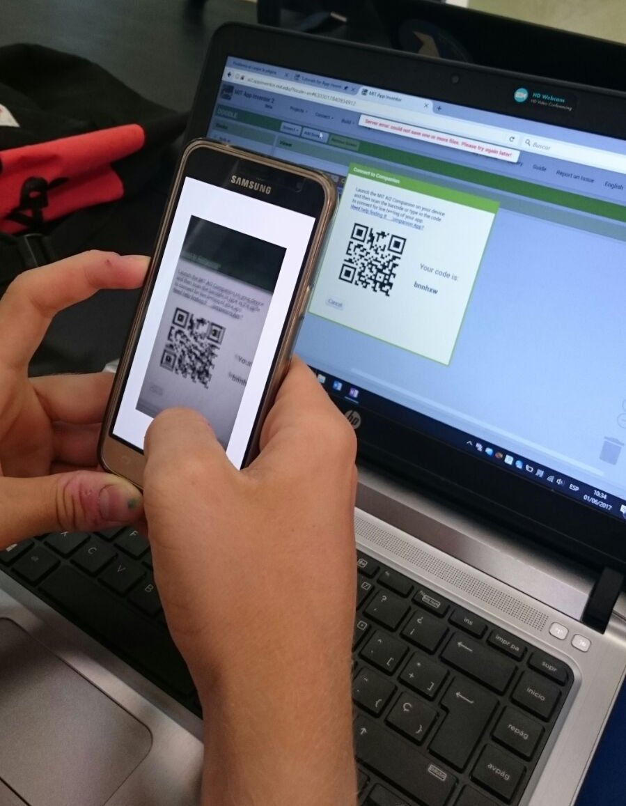IbikeComp's tweet photo. Experimentando con App Inventor!💻📲 #Conecta2Almeria https://t.co/tp09phS96Y