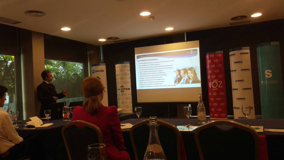 HacerApps_es's tweet photo. Presentación de @HacerApps_es hacerapps en las #JornadasTic Logroño con @ticforyou https://t.co/z3PzGCtZCC