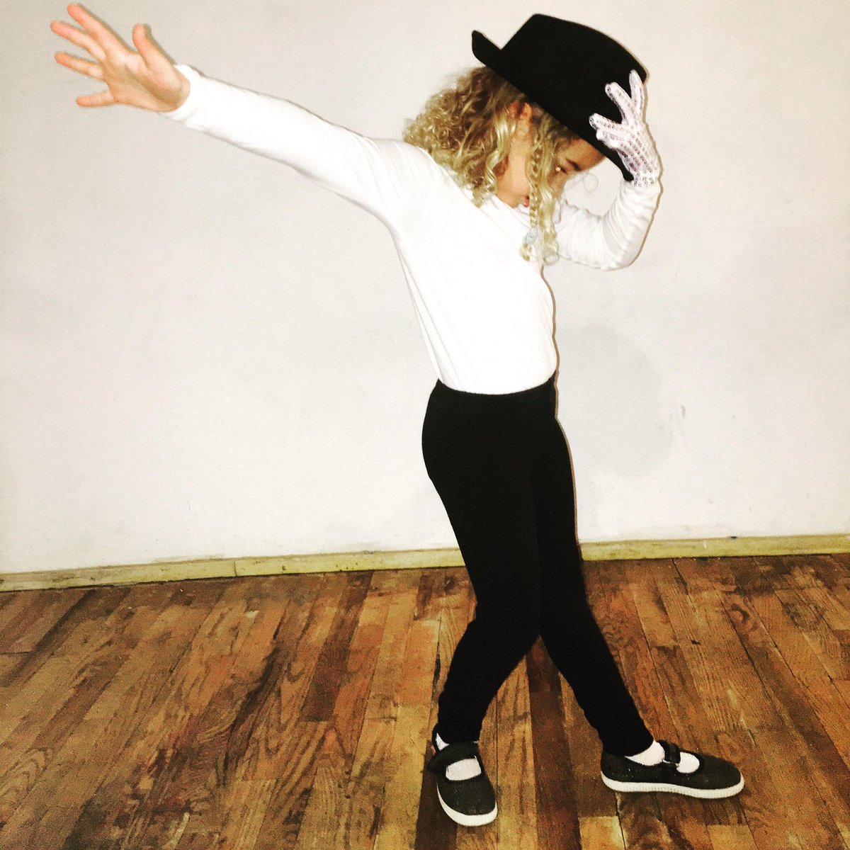 CWASDumbo's tweet image. KIDS MJ #DANCEPARTY learn #hiphop #jazztechnique PLUS #Pizza for 5-8 yrs. This FRIDAY, JUN 2 4:30-6pm 5-8 yrs @Brooklyn_Events @DUMBOBID