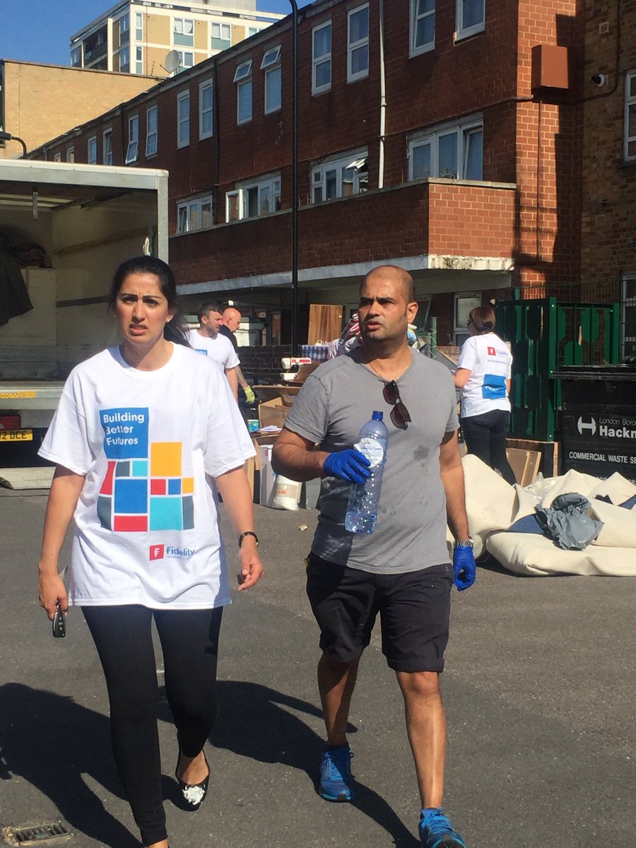SHSorguk's tweet image. @Fidelity_UK #FidelityDIYSOS challenge is well underway. #TeamFixedIncome have had breakfast and started painting