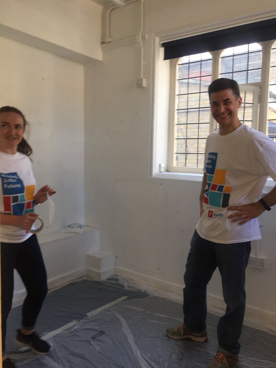 SHSorguk's tweet image. @Fidelity_UK #FidelityDIYSOS challenge is well underway. #TeamFixedIncome have had breakfast and started painting