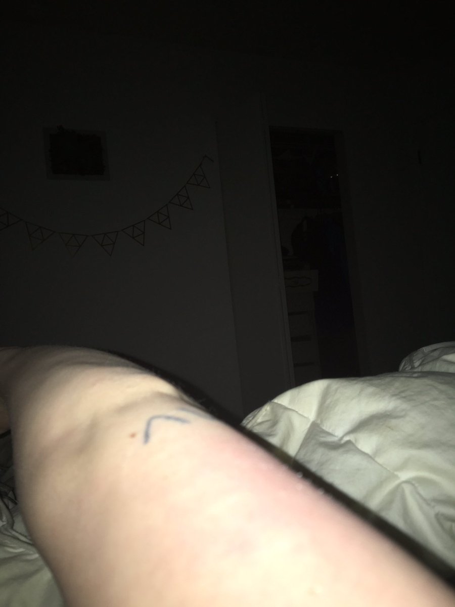 kk__kenya's tweet photo. I accidentally just took this picture and now i'm 97% sure there's a demon in my closet https://t.co/PjvBzH0AQJ