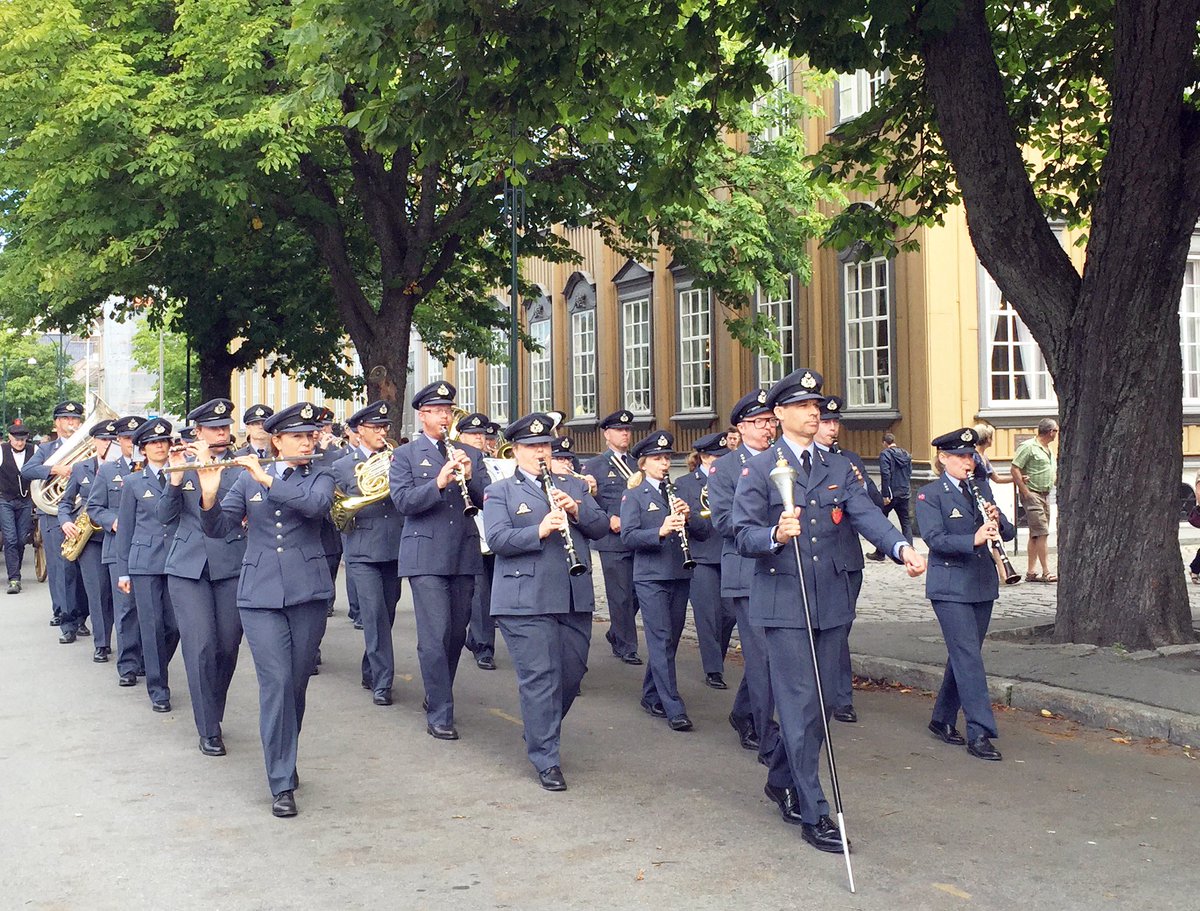 Hør <a href="/Luftkorpset/">LuftforsvaretsMusikk</a> på Torget i morgen kl. 12.00 - da fyller vi byrom med korpsklang! Gratis.