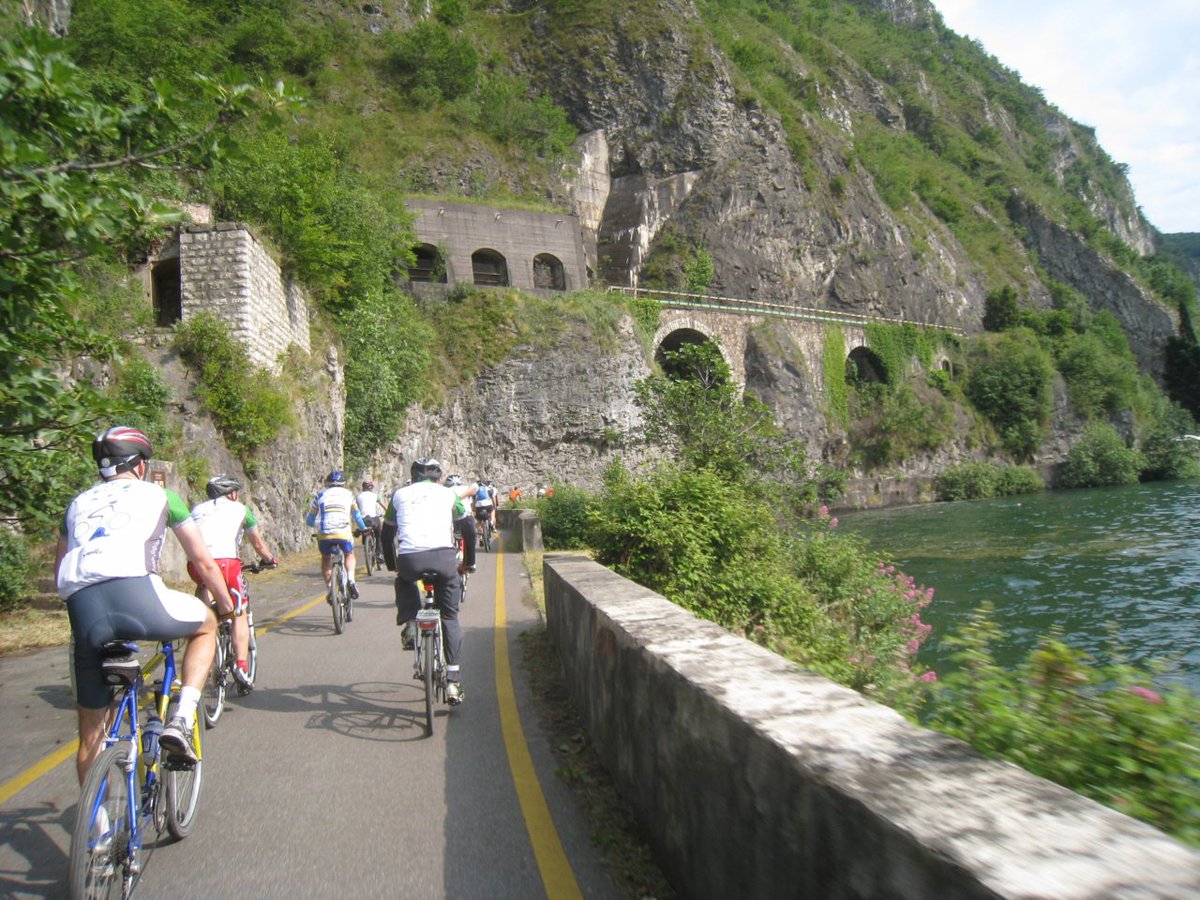 ParcoAdamello's tweet photo. Domani parte il #BikeTourDellOglio: 280km di meraviglia e avventure dal #Tonale al #Po, passando per #LakeIseo, lungo il fiume #Oglio #bike https://t.co/5FKvuRZJTz