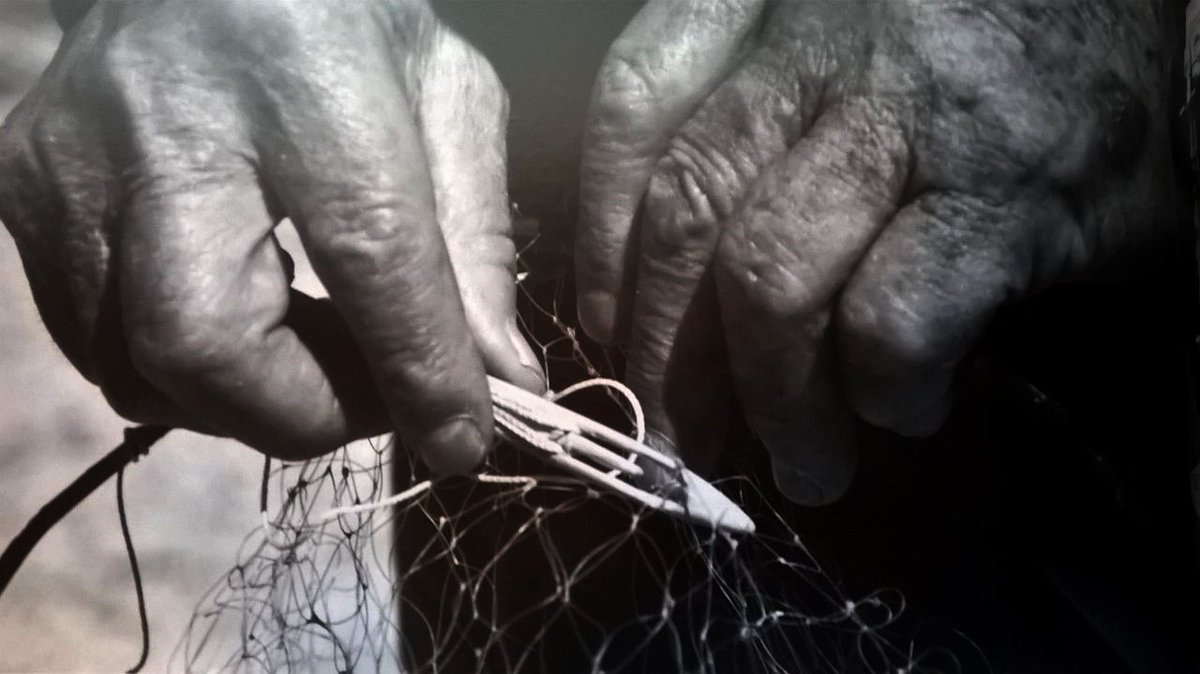 museidimagione's tweet photo. I "#Pescatori del #Trasimeno" di Alvaro Masseini, al #MuseodellaPesca fino al 18 #giugno. 
#fisherman #trasimenolake #photo #umbria #umbrien https://t.co/E3sBegNdFi