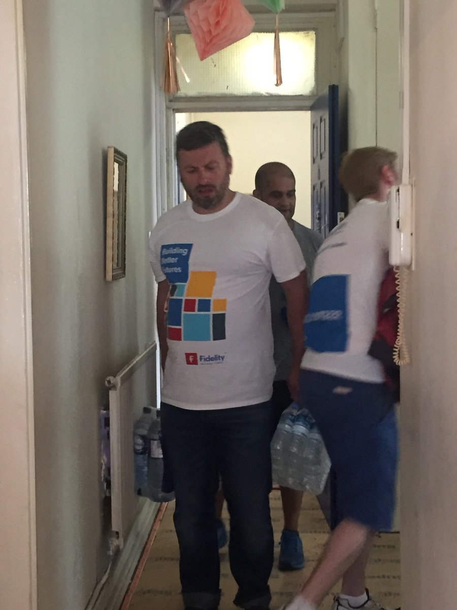 SHSorguk's tweet image. @Fidelity_UK embracing #FidelityDIYSOS challenge making a house a home so children can thrive Foreman Sanj #TeamFixedIncome is all over this