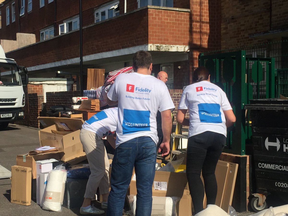 SHSorguk's tweet image. @Fidelity_UK embracing #FidelityDIYSOS challenge making a house a home so children can thrive Foreman Sanj #TeamFixedIncome is all over this