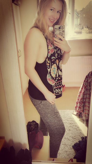 Its a #NoBra day today! Let them jiggle free! 😝 https://t.co/bEXpis1xvU<a href="/tag/nobra"class="tags">#NoBra</a>