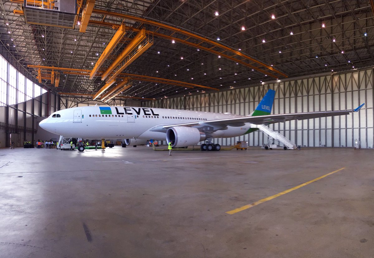 FlyWithLEVEL's tweet photo. Llegó el día que todos esperábamos: hoy despega desde BCN el primer vuelo de LEVEL, con destino a LAX. ¡Nos vemos a bordo! #FLYwithLEVEL https://t.co/dcxTD5w3gI
