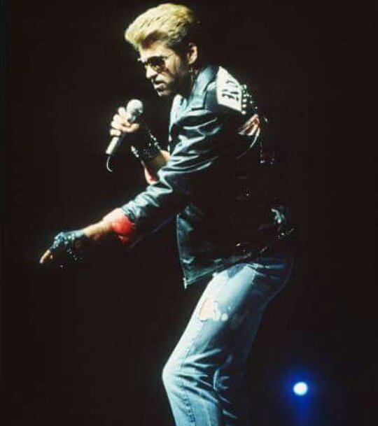 TRGeorgeMichael's tweet photo. #GeorgeMichael https://t.co/0T4YI5P1tc