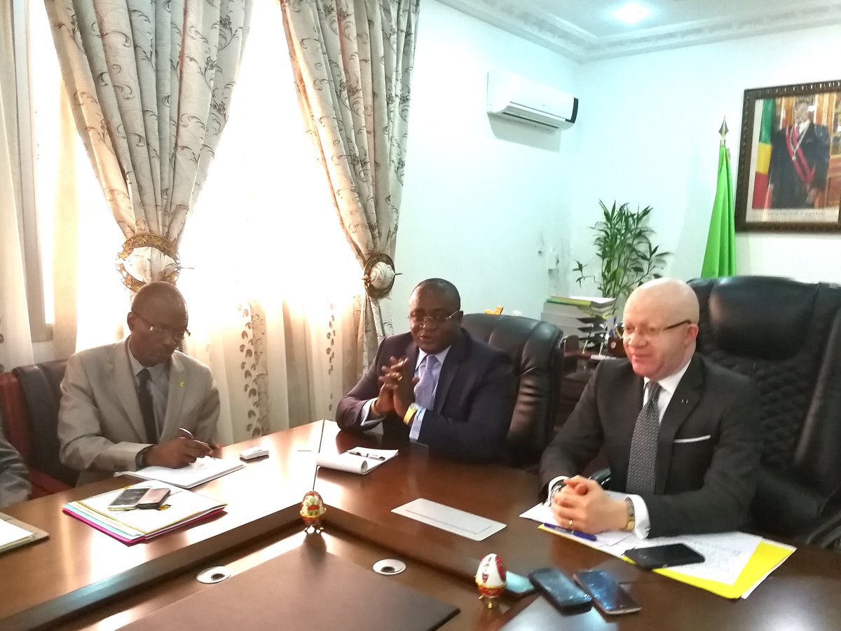 ThMoungalla's tweet photo. Réunion avec le Ministre #Bininga. Statut particulier agents de la Com + pb pigistes @ICIBrazza @voxcongo @congosouverain @collinetmakosso https://t.co/lLdpA7JjJY