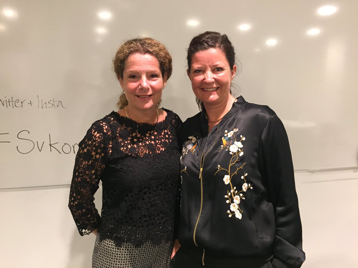 Startar dagen med att moderera årets chef. En kommunikativ dröm! #svkom, #cillabenko #strategiskimprovisation