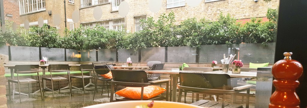 StephenStKit's tweet image. Blue skies! I know where I'm heading for #Lunchtime #soho @EnjoyFitzrovia