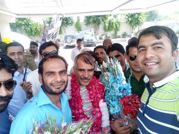 DiscoverPakist1's tweet photo. @DiscoverPakist1 warmly welcomes Abdul Jabbar Bhatti sb. The proud Pakistani to summit #Everest2017 https://t.co/cOPQCKFYAN