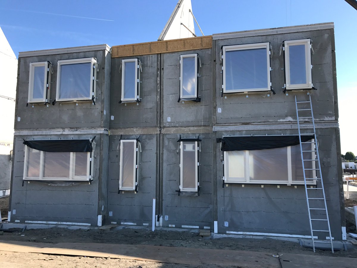 VanMierloBouw's tweet photo. In de Gouden Harpbuurt #bs2a @GoudenBuurten #Berkel worden de casco's geplaatst. In relatief korte tijd is veel resultaat zichtbaar! #prefab https://t.co/bp2S411IWC