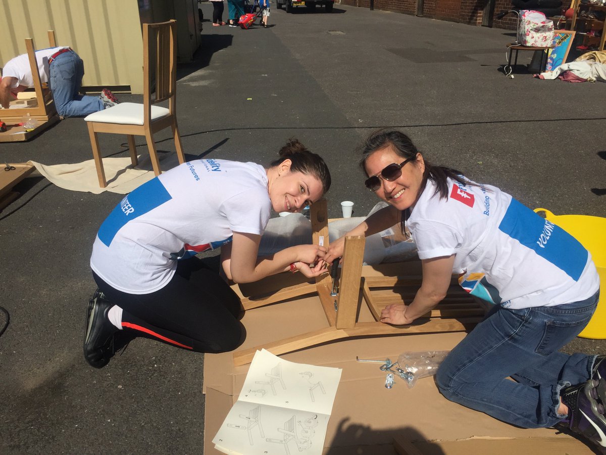 SHSorguk's tweet image. One down three to go @Fidelity_UK #FidelityDIYSOs #TeamFixedIncome assembling some new dining furniture