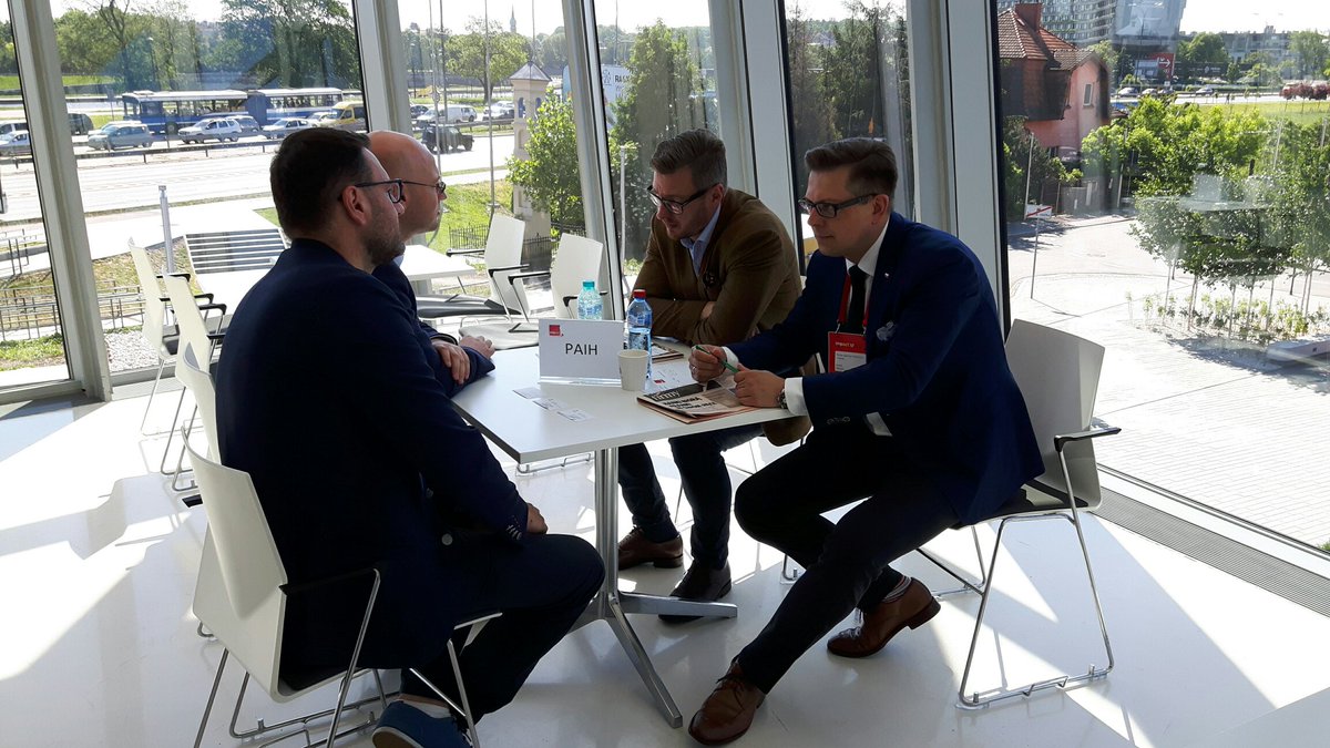 PAIH_pl's tweet photo. Na #impactCEEw w ramach  #impactGOVlink 7minutowe B2B #PAIH ze #PL start-upami: #NANORES, #uAVIONICS, #QUERONA, #HUSARLABS i #ORBIGO https://t.co/v08BpPwZ5f