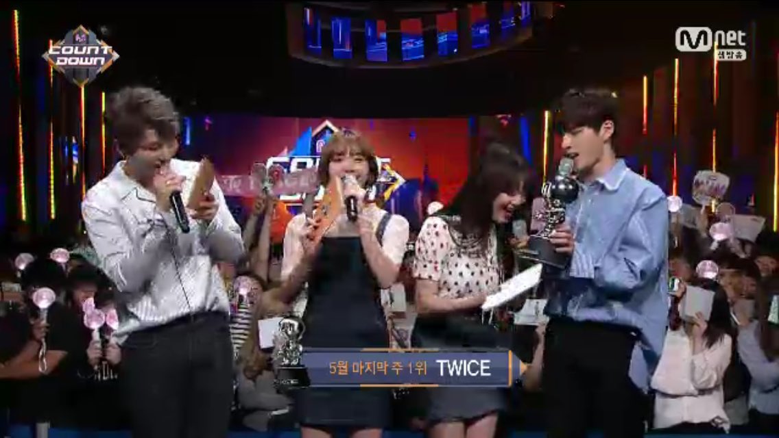 chupoonk's tweet photo. ถ้วยมาแล้ว❤️❤️❤️❤️ #Signal2ndWin https://t.co/Brl9dFn7rg