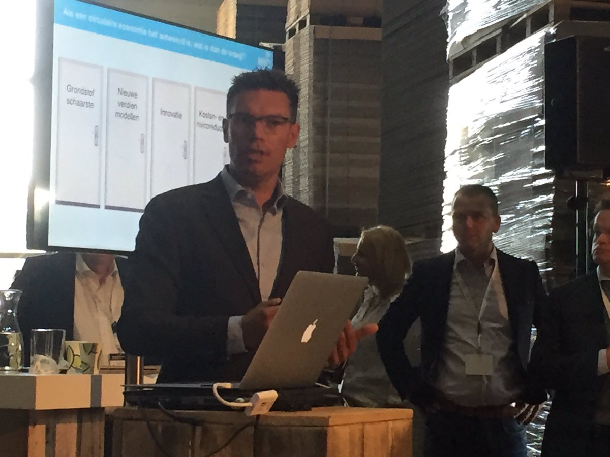 brainpack2017's tweet photo. #Masterclass @Rabobank en @MVO_NL hoe ga je van #lineaire naar #circulaire economie #brainpack2017 https://t.co/rmPcVPCOme