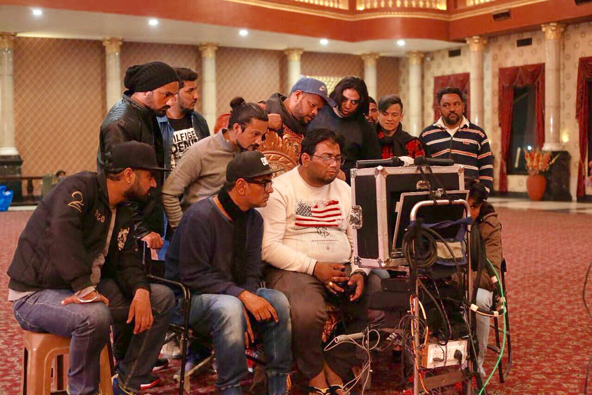 luckysabharwal5's tweet image. #crazya#shooting#musicvideo#directorgifty#DirecorGiftyFanClub#luckeysabharwal #jazzyb#@itslil_golu