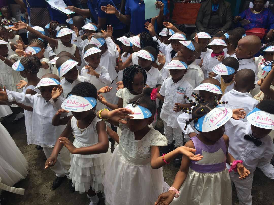 MobyBebe_Bio's tweet photo. Première étape du programme Excellence Scolaire'2017, le 27 Mai dernier à Douala. Plus d'infos &amp; dates à venir : https://t.co/WAW2a4xEyJ https://t.co/3Qdare79sS