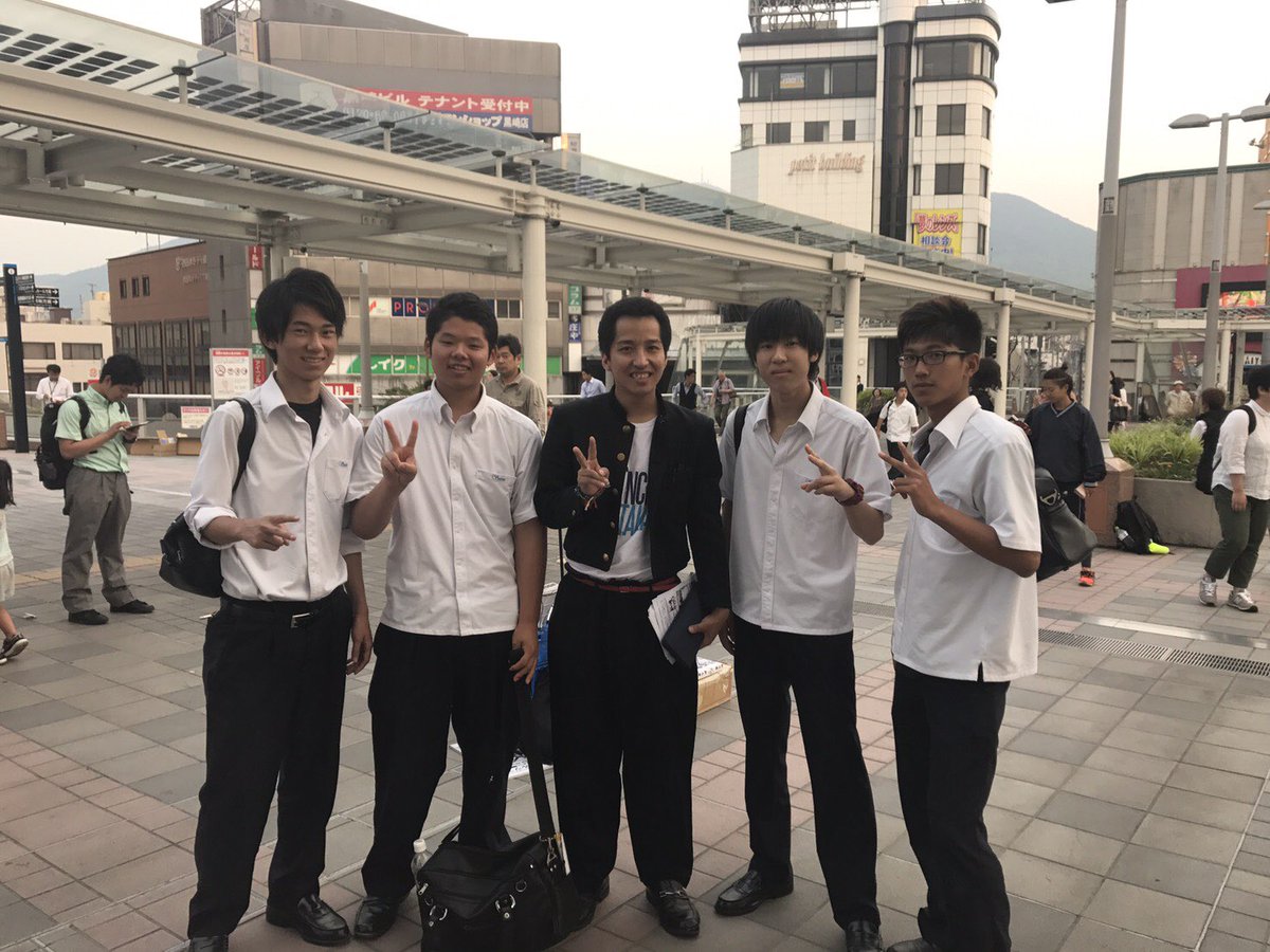 kaito54128's tweet photo. ぱんちゆたかにあったのは良いとして
三枚目やろ握手してすげ〜えがおで帰ってきよる☺️
集合写真は俺と真顔なのに
パンチさんは他の人相手しとるけたいしてすーちゃんの事覚えてないやろう��な爆笑
あと、貴音とのコラボと言うね笑笑 https://t.co/IlW3A1MuOZ