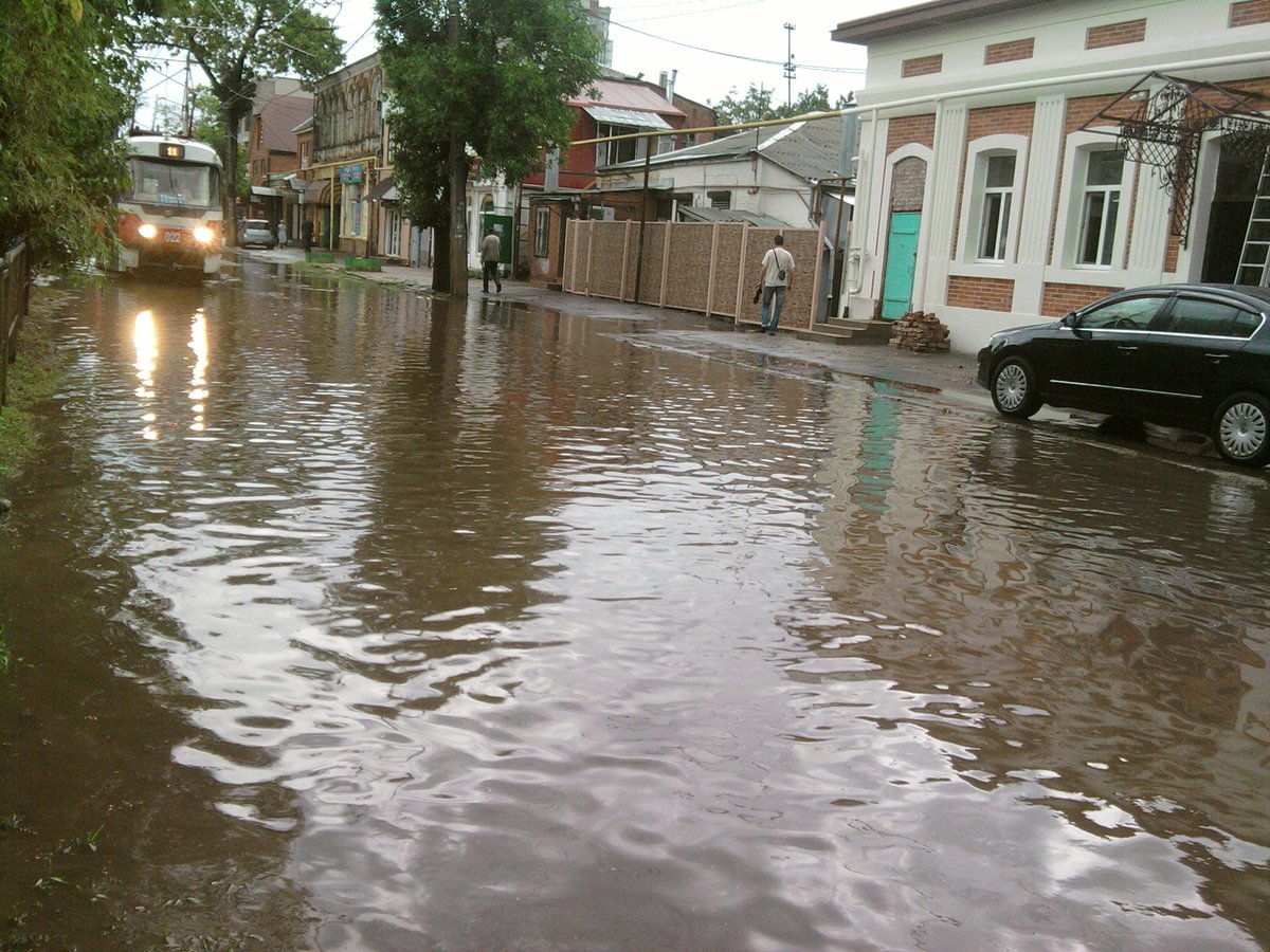 sknovosti's tweet image. Два года @kondratyevvi втирает краснодарцам очки про комфортную жизнь. Застройка продолжается. Дороги превратились в затопленные направления