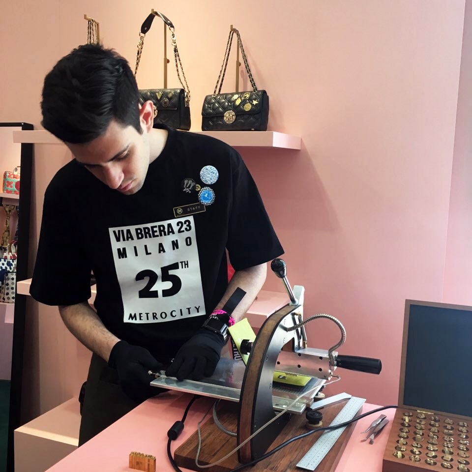 Metrocityusa's tweet photo. METROCITY’s special Letterpress service
#METROCITY #fashion #italy #METROCITY25 #ANNIV25 #viabrera #letterpress #BellaItalia https://t.co/VQ6ObXoj8u