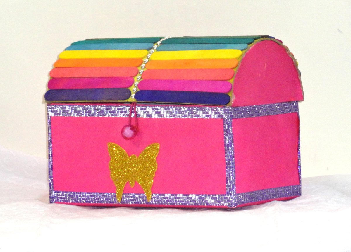 paperleaf66's tweet photo. #handmade #craft #jewellerybox #MadeInIndia 
Rainbow Treasure Box
https://t.co/zebostJruC https://t.co/28IPLh164u