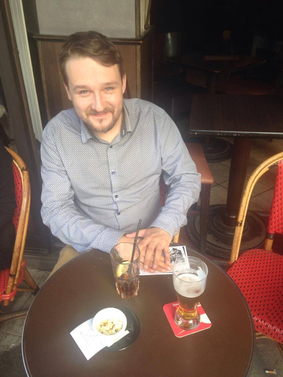LPEco_IPJ's tweet photo. Hier soir, @simantov_levi a pris un verre avec @RemyBuisine pour parler des nouveaux #travailleurduweb À découvrir très vite ! #socialmedia https://t.co/E2Mm1CGxlS