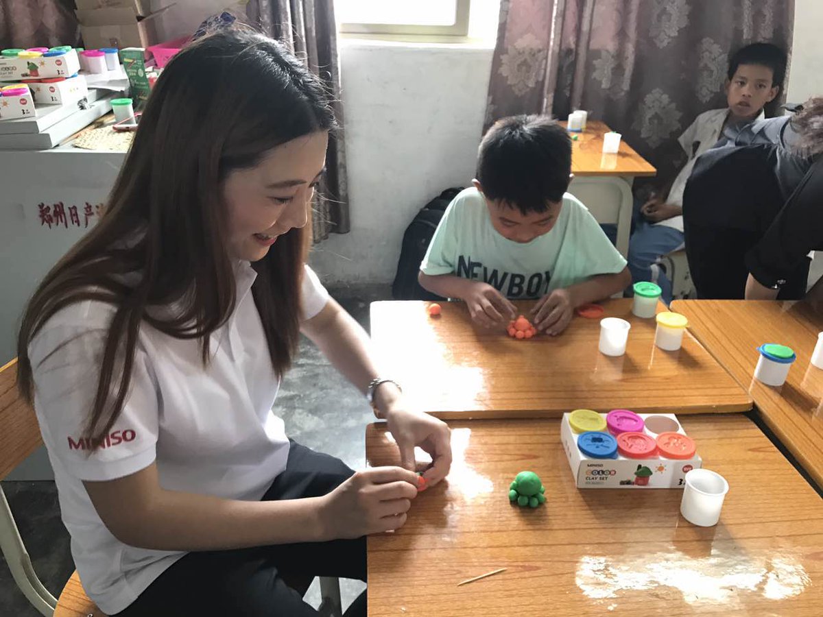 MINISO co-founder Miyake and staff went to Zhaoqing, Guangdong for the charity work! Happy Chinese Children 's Day!😊😊
#minisolove  #charity