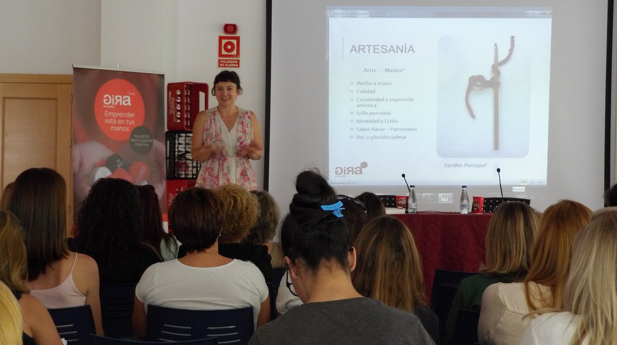 CocaColaEP_es's tweet photo. Fomentar el carácter emprendedor de las #mujeres en #Andalucía, objetivo prioritario del taller #GiraMujeres, hoy en Antequera https://t.co/pdEeoEncRa