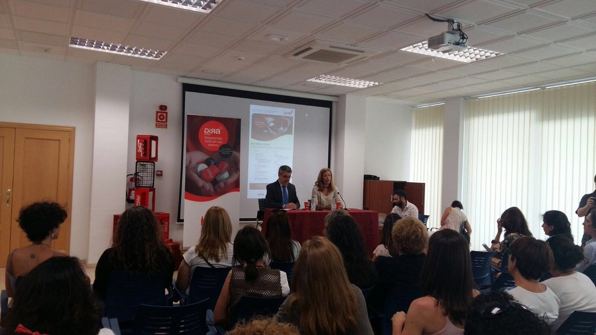 CocaColaEP_es's tweet photo. Fomentar el carácter emprendedor de las #mujeres en #Andalucía, objetivo prioritario del taller #GiraMujeres, hoy en Antequera https://t.co/pdEeoEncRa